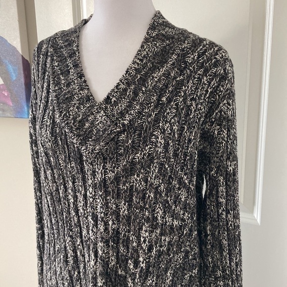 Dana Buchman large sweater v-neck black gray - Picture 4 of 12